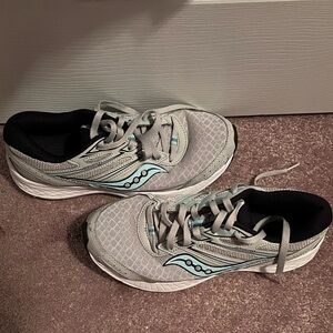 Like new Saucony women’s running shoes size 8 1/2 with Versafoam